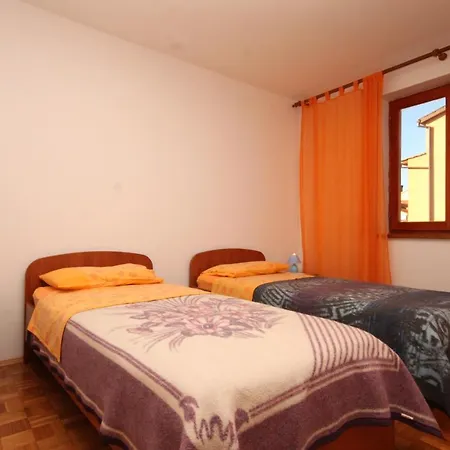 7153b * Fažana